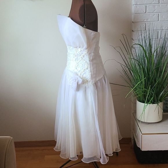 Elegant White Strapless Wedding Dress - Picture 6 of 15